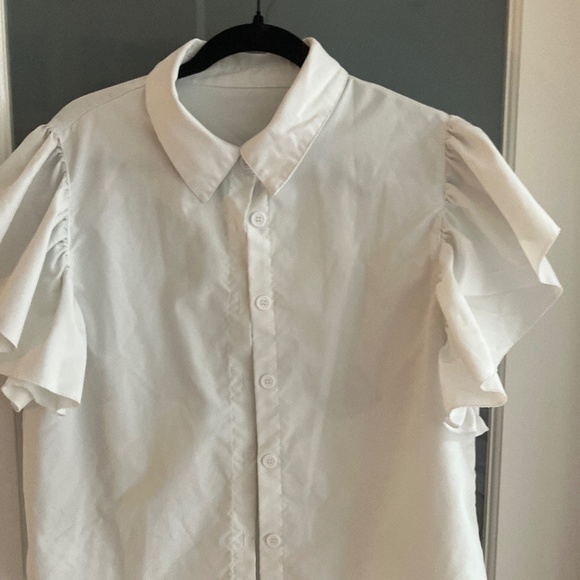 Cute white shirt with flowy arms! - Picture 1 of 3